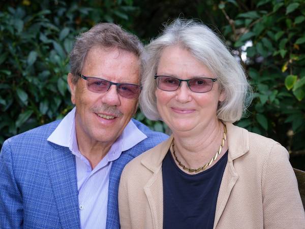 Winfried und Karin Wohlfeld lächeln in die Kamera